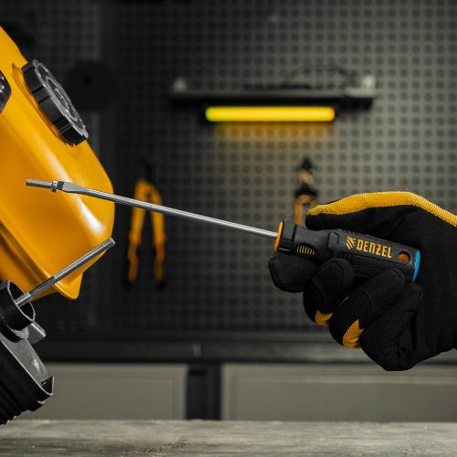 Отвертка SL4х100 мм, CrV, трехкомпонентная рукоятка Denzel по ценам производителя в Казани с доставкой по всей России