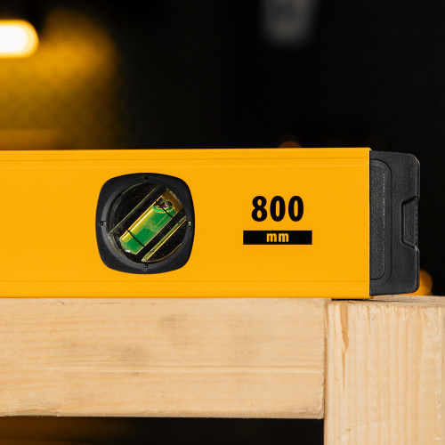 Уровень алюминиевый, магнит, фрезерованный, 3 глазка (1 зеркал.) 0,5 мм/м, 800 мм Denzel по ценам производителя в Казани с доставкой по всей России