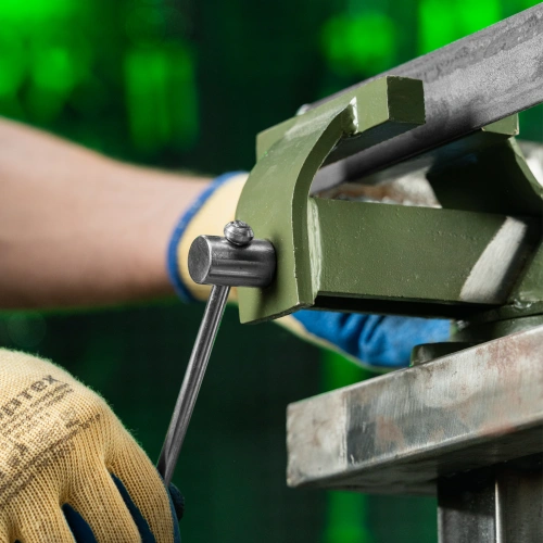 Тиски слесарные, 100 мм, стальные, поворотные Сибртех купить в Москве с доставкой по всей России | ProtosMarket.ru