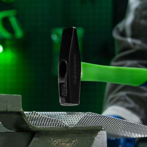 Молоток слесарный, 300 г, фибергласовая обрезиненная рукоятка Сибртех купить в Москве с доставкой по всей России | ProtosMarket.ru