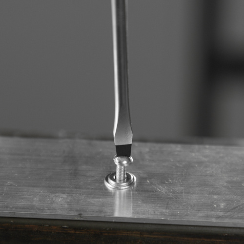 Отвертка, SL4х100 мм, S2, 3к рукоятка Denzel по ценам производителя в Казани с доставкой по всей России