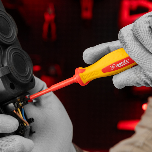 Отвертка Insulated, SL3 x 80 мм, CrMo, до 1000 В, двухкомпонентная рукоятка Matrix Professional по ценам производителя в Казани с доставкой по всей России