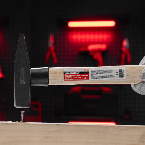 Молоток слесарный, 500 г, квадратный боек, деревянная рукоятка Matrix купить в Москве с доставкой по всей России | ProtosMarket.ru