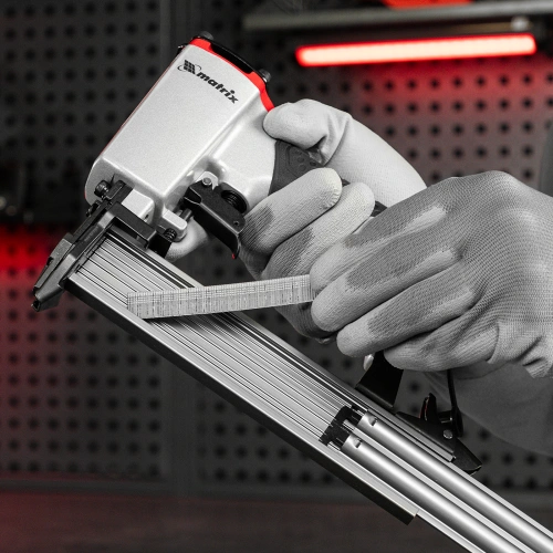 Нейлер пневматический для гвоздей от 10 до 32 мм Matrix купить в Москве с доставкой по всей России | ProtosMarket.ru