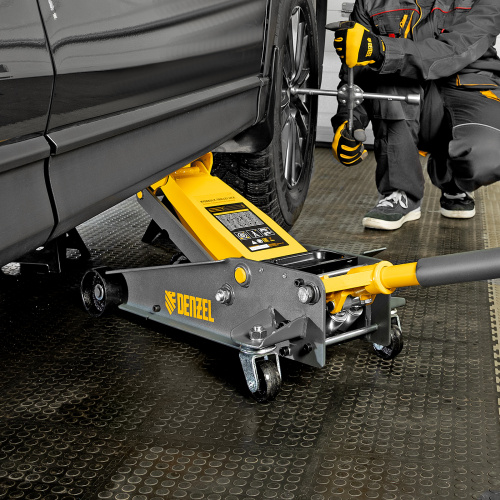 Домкрат гидравлический подкатной 3 т, с фиксатором, быстрый подъем, 135-480 мм, профессиональный Denzel купить в Москве с доставкой по всей России | ProtosMarket.ru