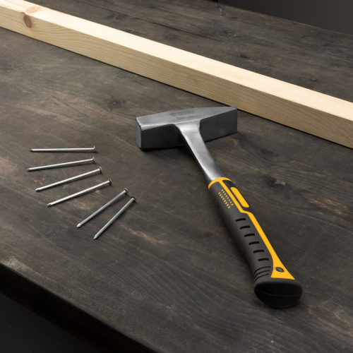 Молоток слесарный 800 г, цельнометаллический, двухкомпонентная рукоятка Denzel купить в Москве с доставкой по всей России | ProtosMarket.ru