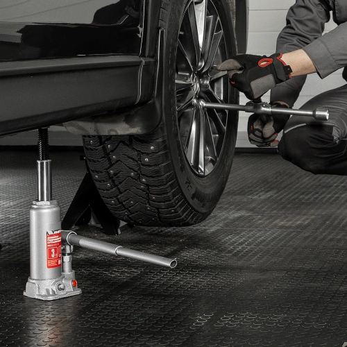 Домкрат гидравлический бутылочный, 3 т, высота подъема 194-372 мм, в пластиковый кейсе Matrix по ценам производителя в Казани с доставкой по всей России