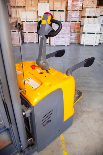 Штабелер самоходный 1,5 т 5,6 м XILIN CDDK15-III 24/200 В/Ач (с платформой) купить в Москве с доставкой по всей России | ProtosMarket.ru