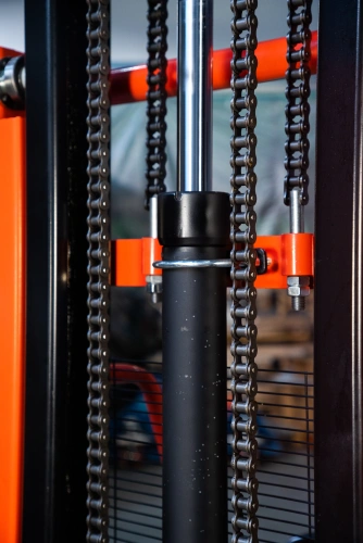 Штабелер-бочкокантователь гидравлический 0,35 т 2,5 м TOR CDT с электроподъемом по ценам производителя в Казани с доставкой по всей России