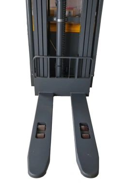 Штабелер самоходный 1,5 т 5,6 м XILIN CDDR15-III 24/200 В/Ач (сопровождаемый) купить в Москве с доставкой по всей России | ProtosMarket.ru