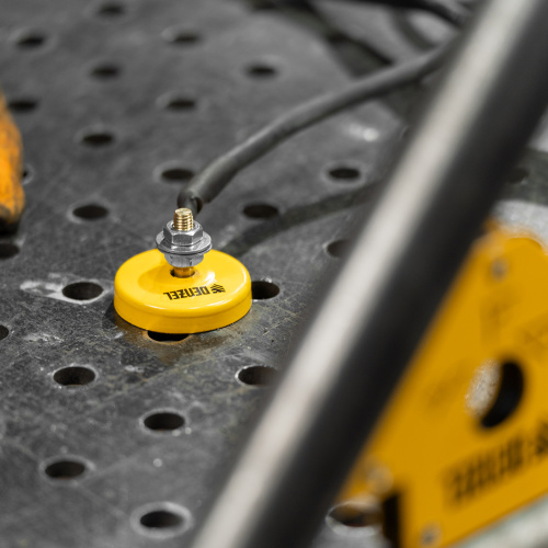 Набор из 2 магнитных сварочных фиксаторов и магнитной клеммы "масса" Denzel купить в Москве с доставкой по всей России | ProtosMarket.ru