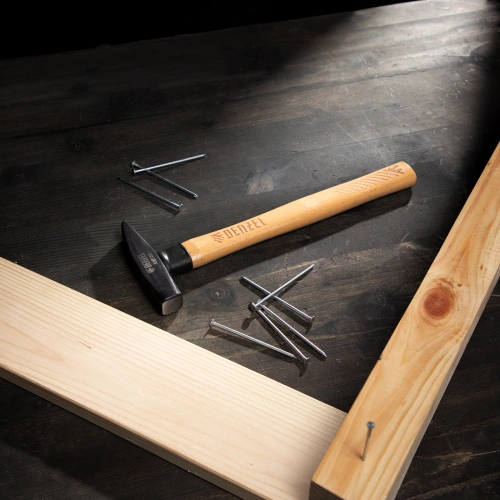 Молоток слесарный, 300 г, кованый квадратный боек, буковая рукоятка Denzel по ценам производителя в Казани с доставкой по всей России