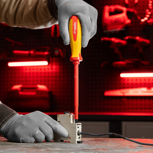 Отвертка Insulated, SL6.5 x 150 мм, CrMo, до 1000 В, двухкомпонентная рукоятка Matrix Professional купить в Москве с доставкой по всей России | ProtosMarket.ru