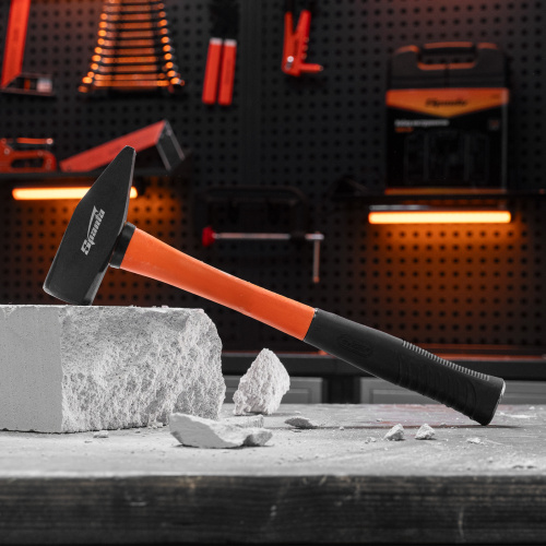 Молоток слесарный, 1500 г, фибергласовая обрезиненная рукоятка Sparta купить в Москве с доставкой по всей России | ProtosMarket.ru