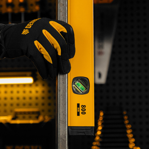 Уровень алюминиевый, магнит, фрезерованный, 3 глазка (1 зеркал.) 0,5 мм/м, 800 мм Denzel по ценам производителя в Казани с доставкой по всей России