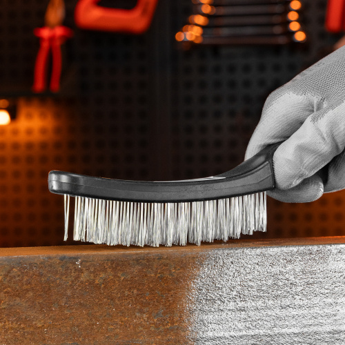 Щетка пятирядная металлическая с пластмассовой ручкой Sparta по ценам производителя в Казани с доставкой по всей России