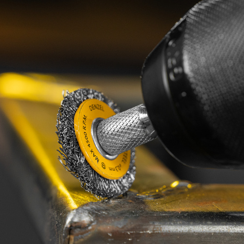 Набор щеток для дрели, 5 Плоских 25-38-50-63-75 мм, шпилька, нерж. вит. проволока Denzel по ценам производителя в Казани с доставкой по всей России