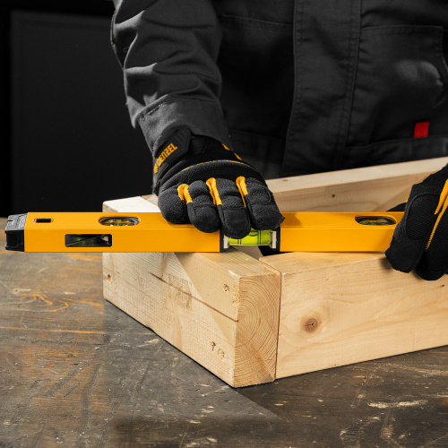 Уровень алюминиевый, магнит., фрезерованный, 3 глазка (1 зеркал.) 0,5 мм/м, 400 мм Denzel по ценам производителя в Казани с доставкой по всей России