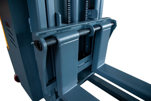 Штабелер самоходный 1,5 т 2,5 м XILIN CDD15K-EN  24/105 В/Ач с раздвижными вилами (с платформой) по ценам производителя в Казани с доставкой по всей России