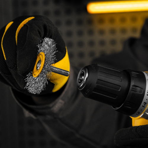 Щетка для дрели, 60 мм, Плоская, со шпилькой, нержавеющая витая проволока Denzel по ценам производителя в Казани с доставкой по всей России