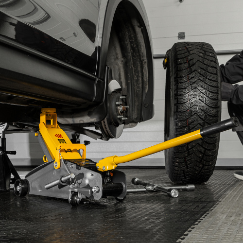 Домкрат гидравлический подкатной с фиксатором, 2,8 т, 135-385 мм, в кейсе Denzel купить в Москве с доставкой по всей России | ProtosMarket.ru