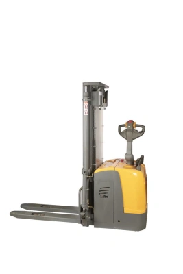 Штабелер самоходный 2,0 т 4,5 м XILIN CDDK20 24/300 В/Ач ЭУР, выдв. опоры (с платформой) по ценам производителя в Казани с доставкой по всей России