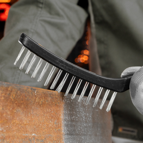 Щетка четырехрядная металлическая с пластмассовой ручкой Sparta по ценам производителя в Казани с доставкой по всей России