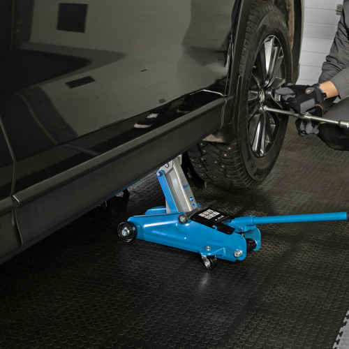 Домкрат гидравлический подкатной, 2 т, h подъема 140-340 мм Stels купить в Москве с доставкой по всей России | ProtosMarket.ru