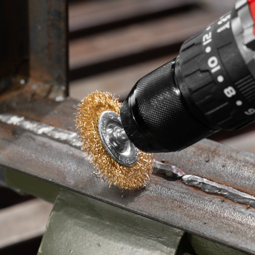 Щетка для дрели, 50 мм, плоская со шпилькой, латунированная витая проволока Matrix по ценам производителя в Казани с доставкой по всей России