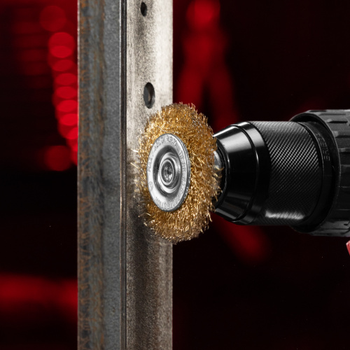 Щетка для дрели, 50 мм, плоская со шпилькой, латунированная витая проволока Matrix по ценам производителя в Казани с доставкой по всей России