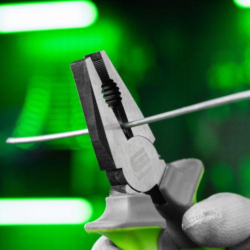 Плоскогубцы комбинированные, 200 мм, фосфатирование, трехкомпонентные рукоятки Сибртех купить в Москве с доставкой по всей России | ProtosMarket.ru