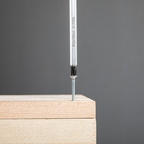 Отвертка PH2 x 100 мм, S2, трехкомпонентная ручка Gross по ценам производителя в Казани с доставкой по всей России