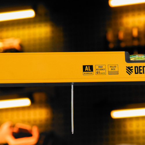 Уровень алюминиевый, магнит, фрезерованный, 3 глазка (1 зеркал.) 0,5 мм/м, 800 мм Denzel по ценам производителя в Казани с доставкой по всей России