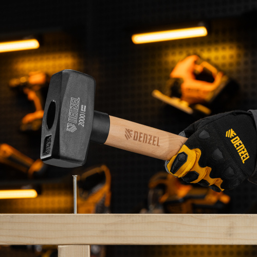 Кувалда, 2000 г, кованая головка, буковая рукоятка Denzel купить в Москве с доставкой по всей России | ProtosMarket.ru