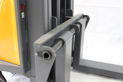 Штабелер гидравлический с электроподъемом 1,5 т 3,5 м XILIN CDD15B-E с раздвижными вилами по ценам производителя в Казани с доставкой по всей России