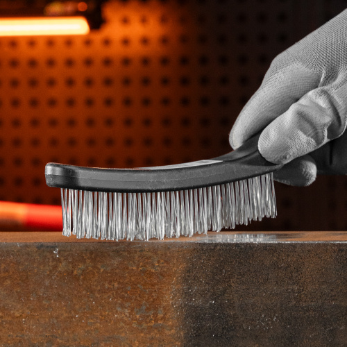 Щетка четырехрядная металлическая с пластмассовой ручкой Sparta по ценам производителя в Казани с доставкой по всей России