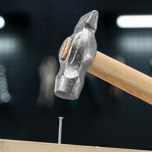 Молоток слесарный, 500 г, круглый боек, деревянная рукоятка по ценам производителя в Казани с доставкой по всей России