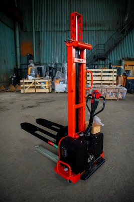 Штабелер самоподъемный 0,5 т 1,5 м TOR CDD05B самоходный по ценам производителя в Казани с доставкой по всей России