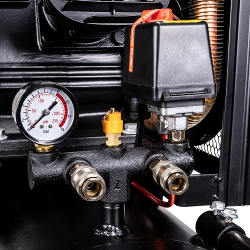 Компрессор масляный ременной AEROMAX 700/150 купить в Москве с доставкой по всей России | ProtosMarket.ru