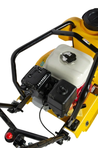 Виброплита 80 кг, 13,5кН (Honda) бак, коврик, колесный комплект TOR C-80T по ценам производителя в Казани с доставкой по всей России