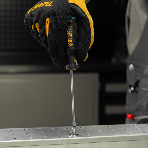 Отвертка SL4х100 мм, CrV, трехкомпонентная рукоятка Denzel по ценам производителя в Казани с доставкой по всей России