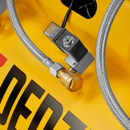 Компрессор безмасляный, малошумный DLS 1800/100,1800 Вт, 3x600, 100 л, 345 л/мин Denzel по ценам производителя в Казани с доставкой по всей России