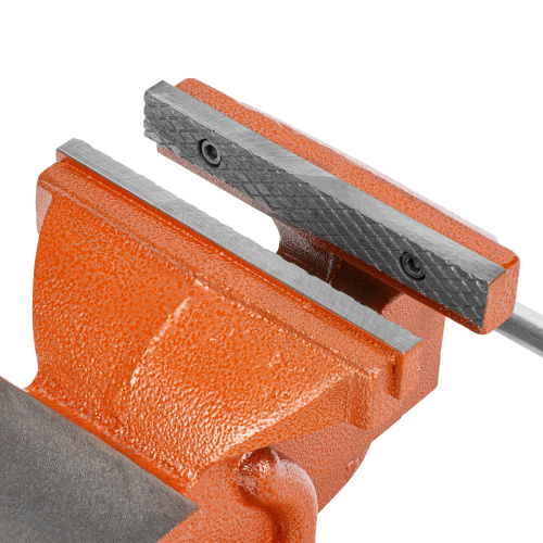 Тиски слесарные, 150 мм, поворотные, с наковальней Sparta купить в Москве с доставкой по всей России | ProtosMarket.ru