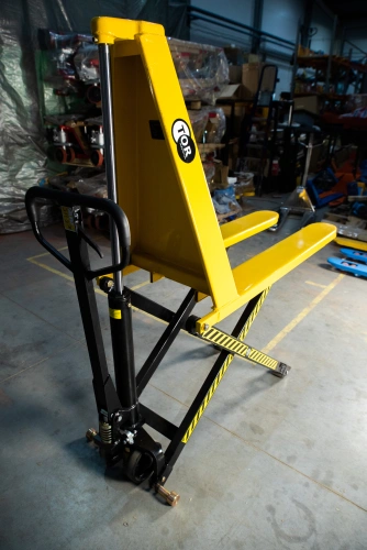 Тележка гидравлическая с ножничным подъемом 1500 кг 1150 мм полиуретановые колеса TOR HLS1500Q (Z) по ценам производителя в Казани с доставкой по всей России