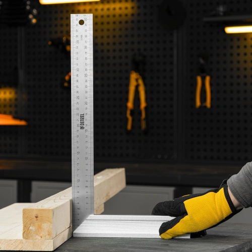 Угольник стальной 400 мм, нержавеющая сталь, градуировка, алюминиевое основание Denzel по ценам производителя в Казани с доставкой по всей России