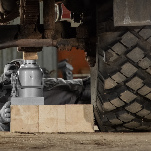 Домкрат гидравлический бутылочный, 30 т, h подъема 244-370 мм Matrix купить в Москве с доставкой по всей России | ProtosMarket.ru