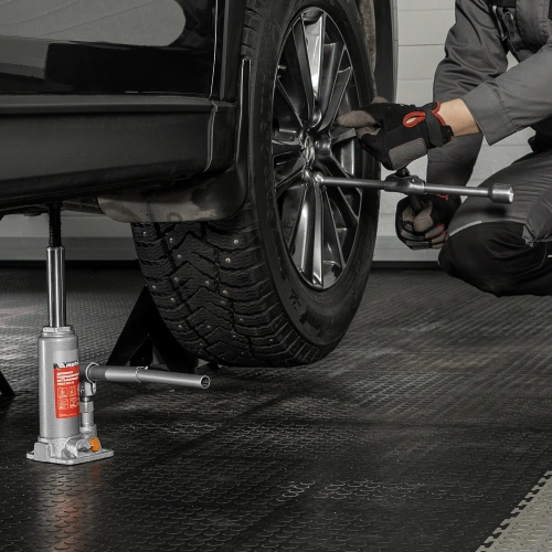 Домкрат гидравлический бутылочный, 3 т, h подъема 178-343 мм, в пластиковом кейсе Matrix по ценам производителя в Казани с доставкой по всей России