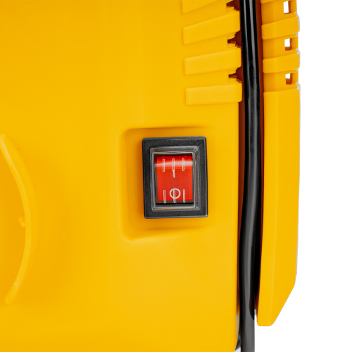 Компрессор воздушный DL1300, 10 бар, 1,3 кВт 180 л/мин 5 л, с набором аксессуаров Denzel по ценам производителя в Казани с доставкой по всей России