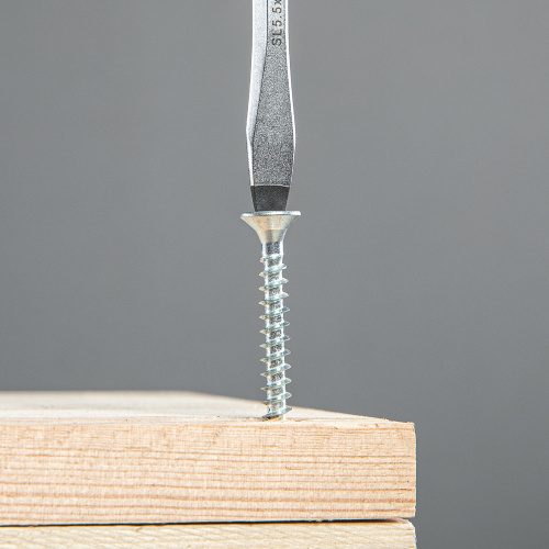 Отвертка SL5.5 x 100 мм, S2, трехкомпонентная рукоятка Gross по ценам производителя в Казани с доставкой по всей России