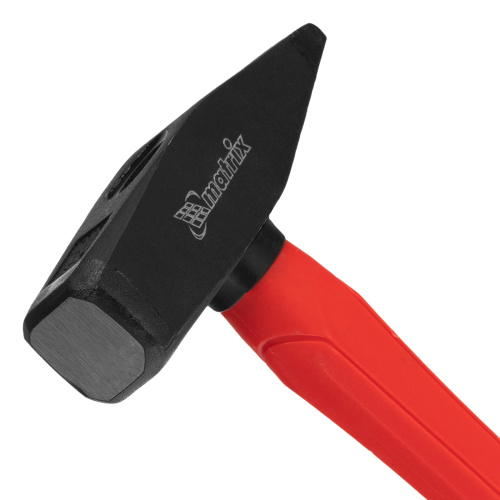 Молоток слесарный optimal, 600 г, фибергласовая обрезиненная рукоятка, квадратный боек Matrix купить в Москве с доставкой по всей России | ProtosMarket.ru